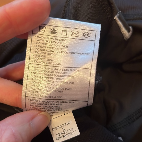 Like new Nike Fit Dry athletic capris - Picture 10 of 12